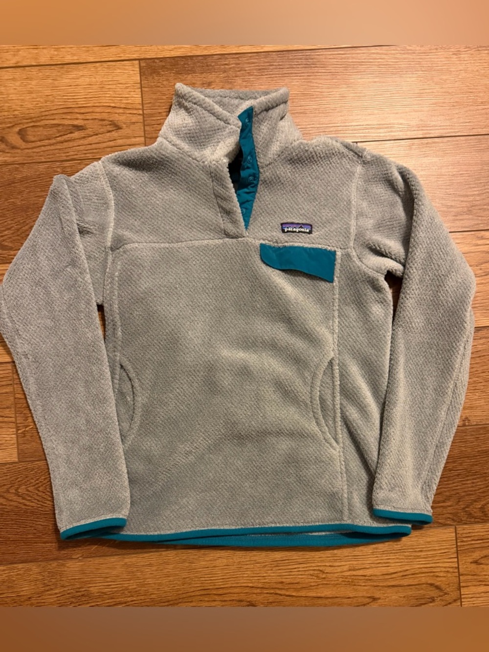 Patagonia Kids Light Gray Polar Tec Fleece Pullover with Teal Accents
